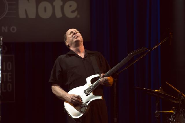 Adrian Belew (26)